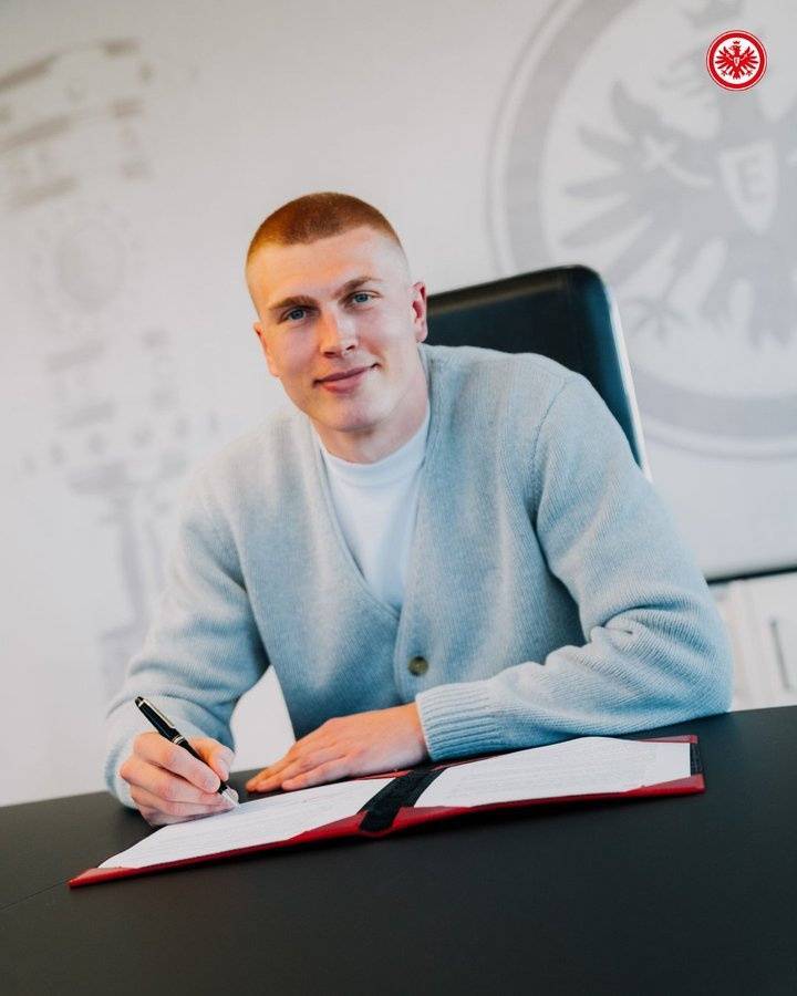 官方：法鹰买断利兹联后卫克里斯滕森，据悉买断费用达900万欧