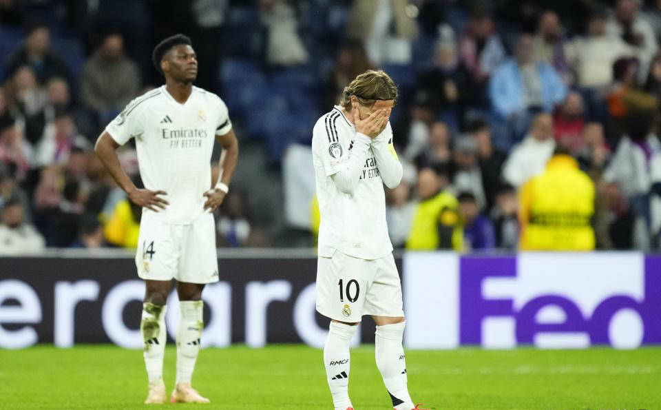 皇马惨遭淘汰，39岁大师莫德里奇心碎掩面或已迎来欧冠告别